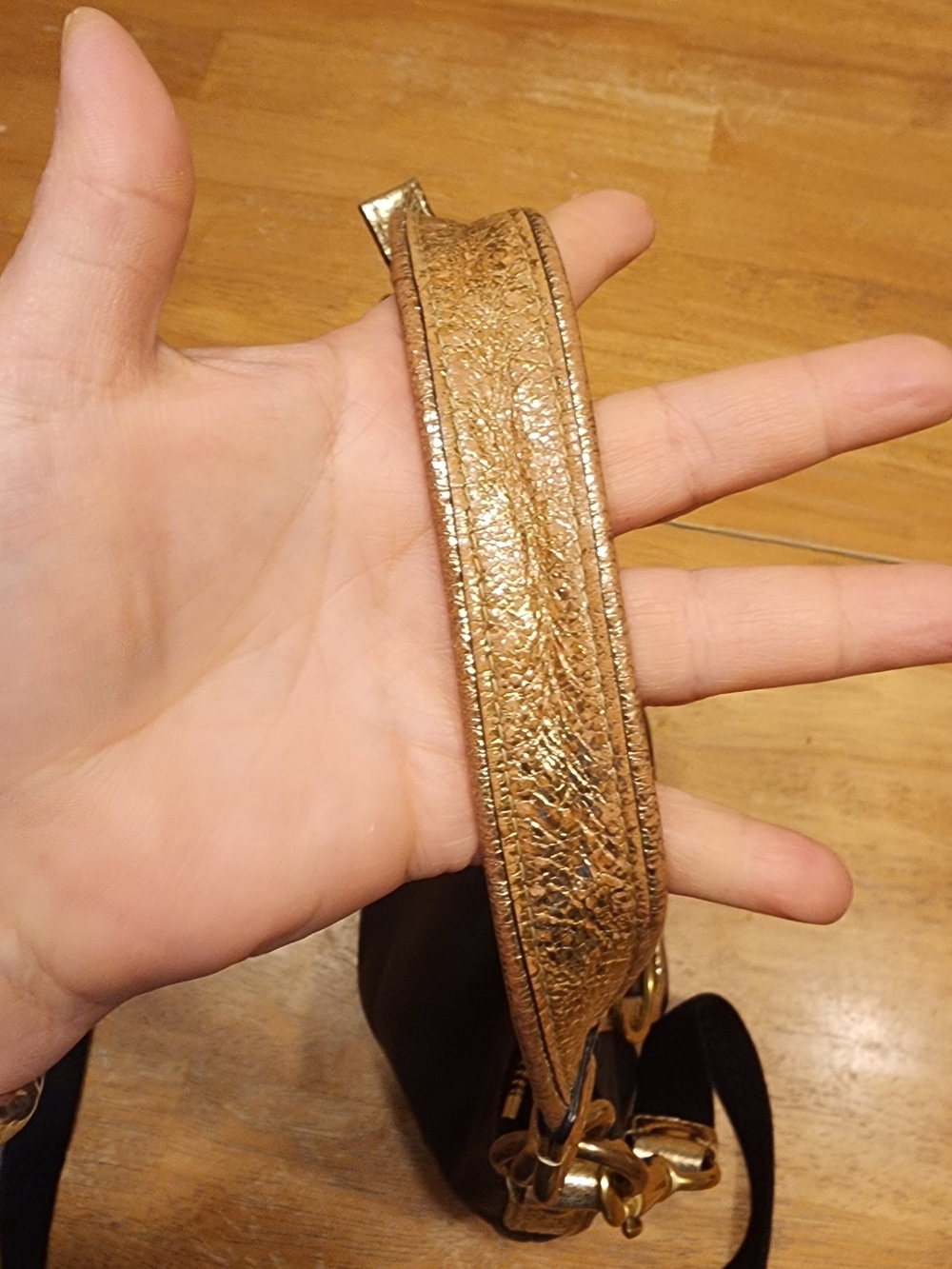 Coach Poppy two-way leather crossbody bag featuring gold-tone hardware - Picture 3 of 16